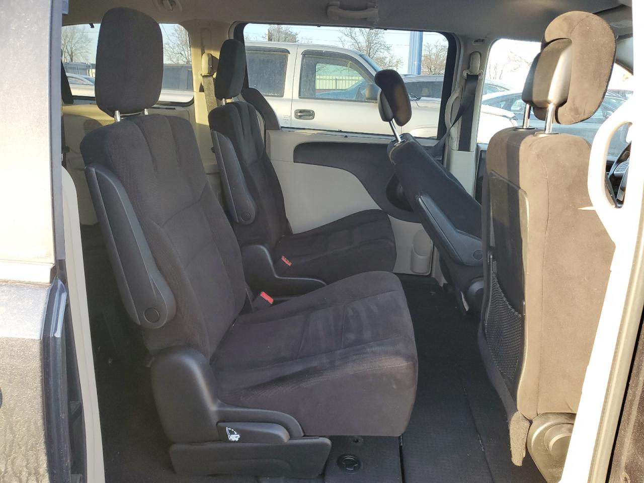 2014 Chrysler Town & Country - Image 11