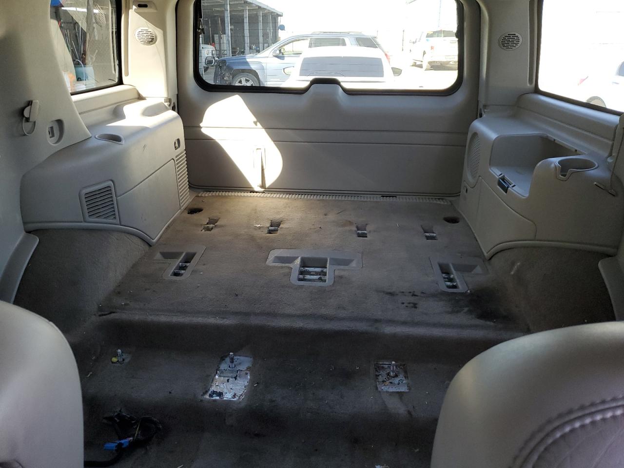 2005 Cadillac Escalade - Image 10