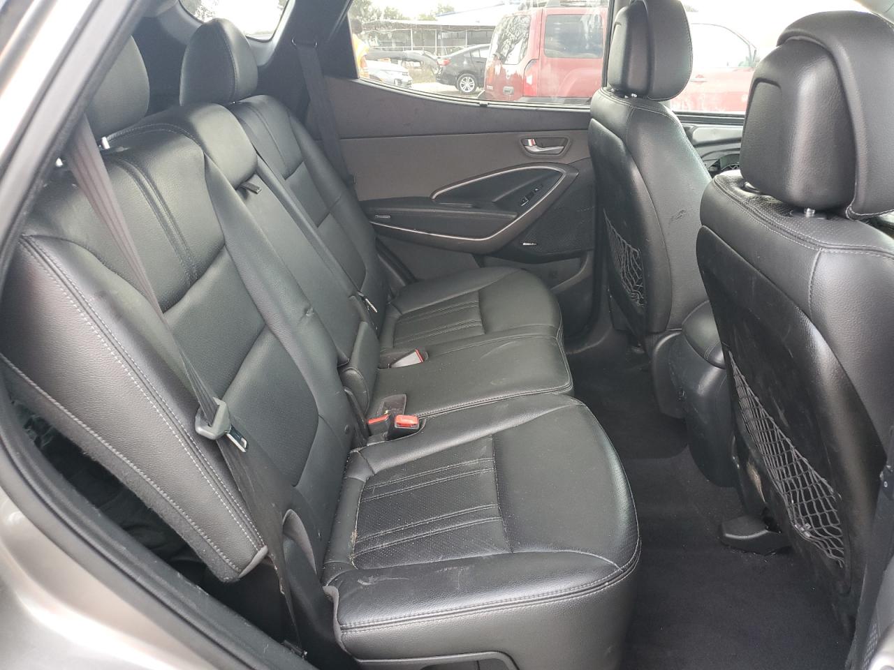 2015 Hyundai Santa Fe - Image 11