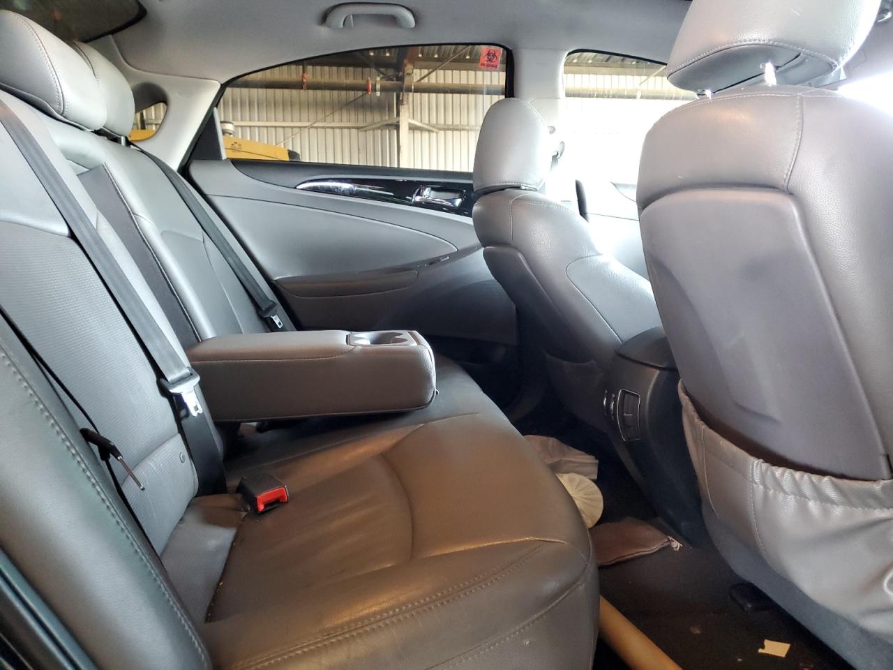 2011 Hyundai Sonata - Image 10