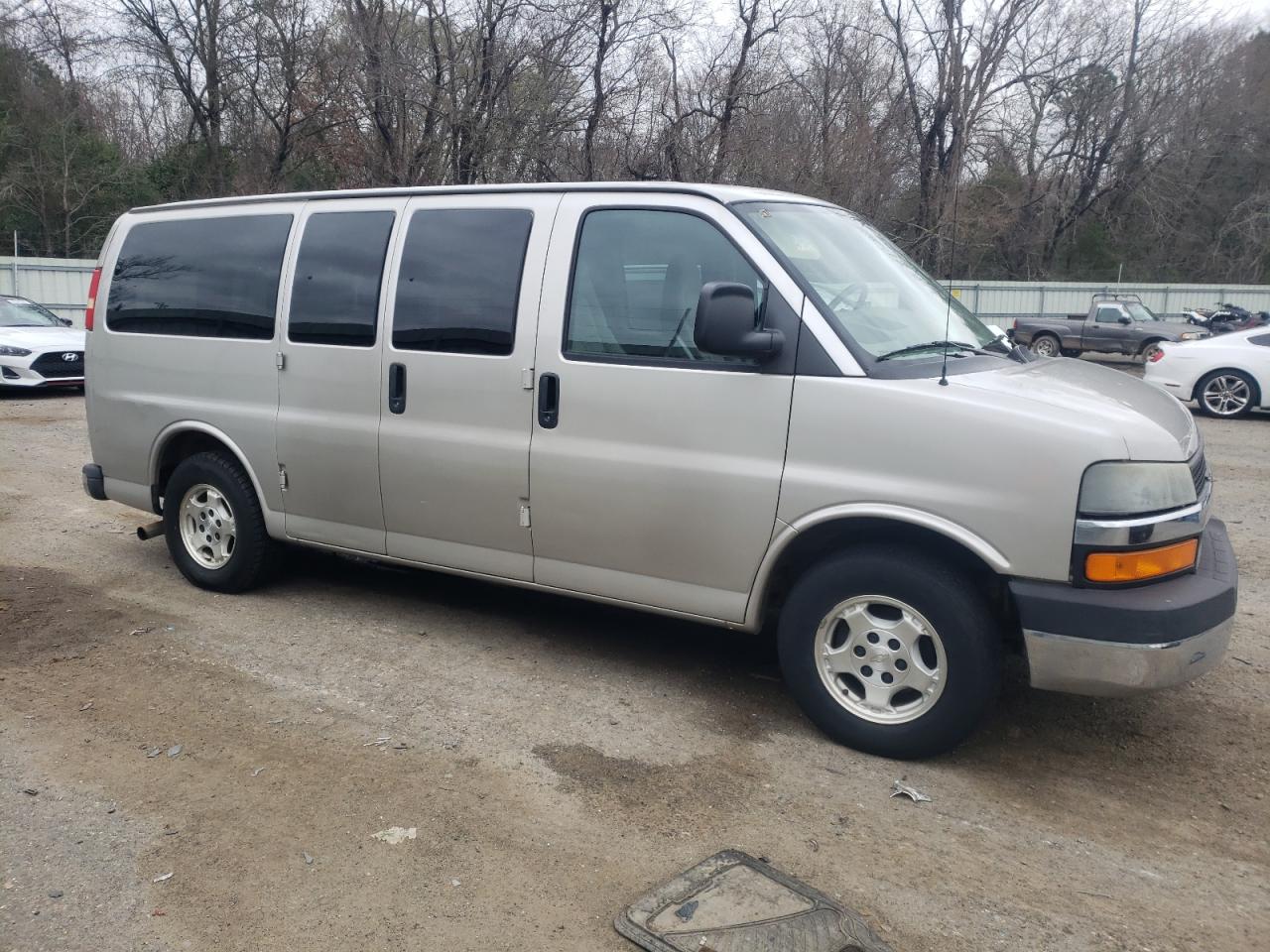 2005 Chevrolet Express - Image 4