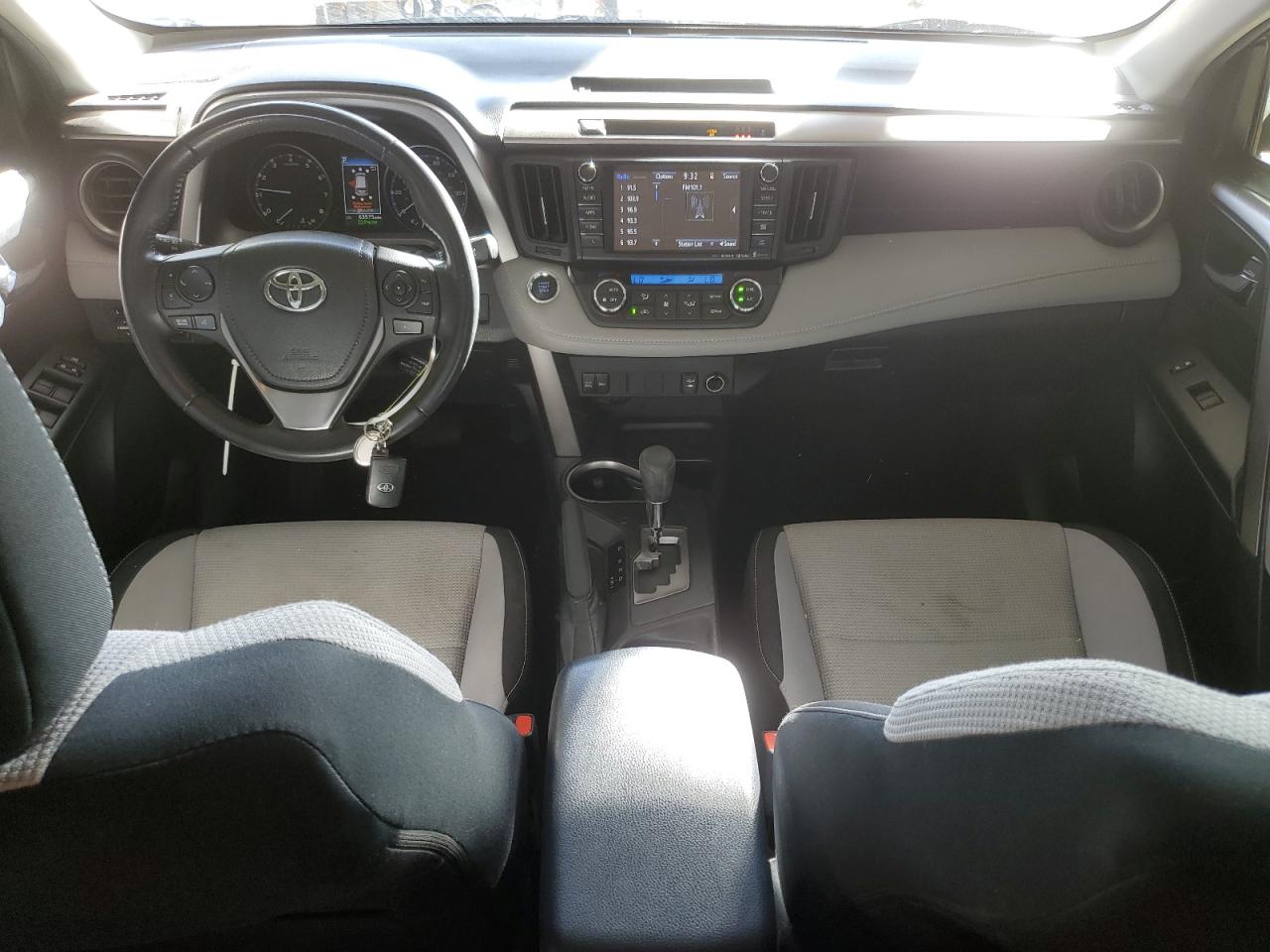 2018 Toyota RAV 4 - Image 8