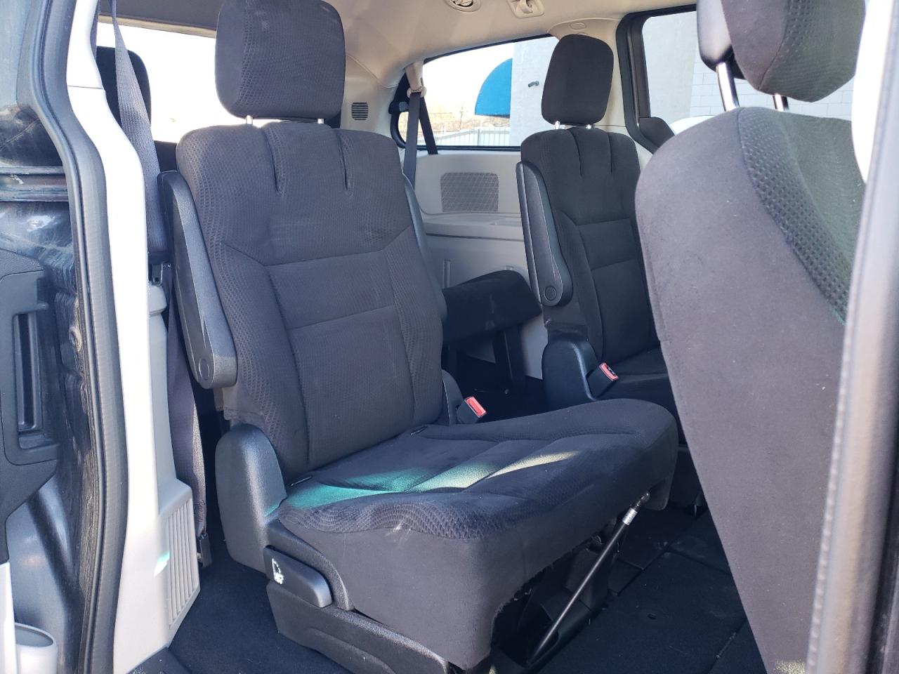 2016 Dodge Caravan - Image 11