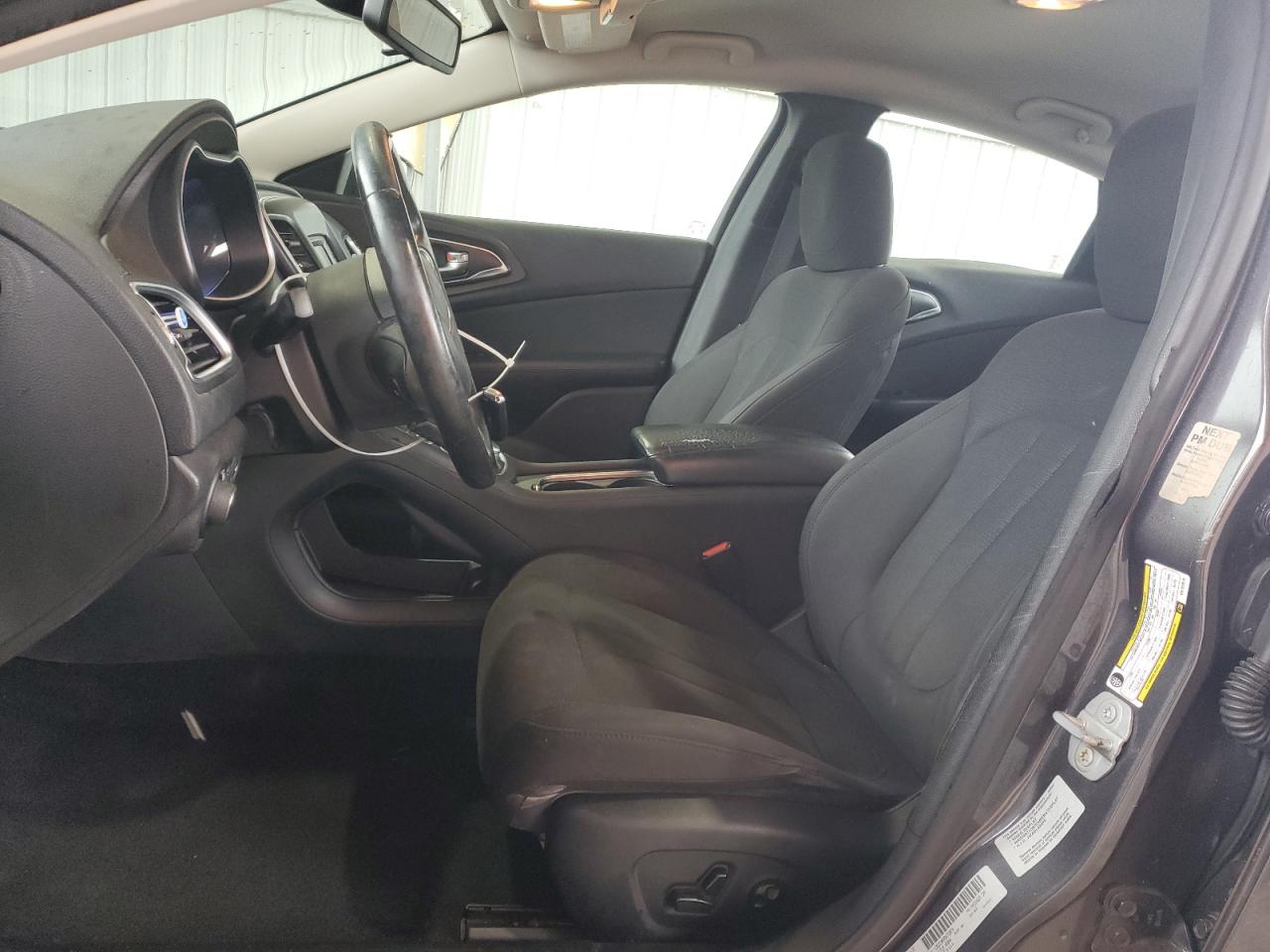 2016 Chrysler 200 - Image 7