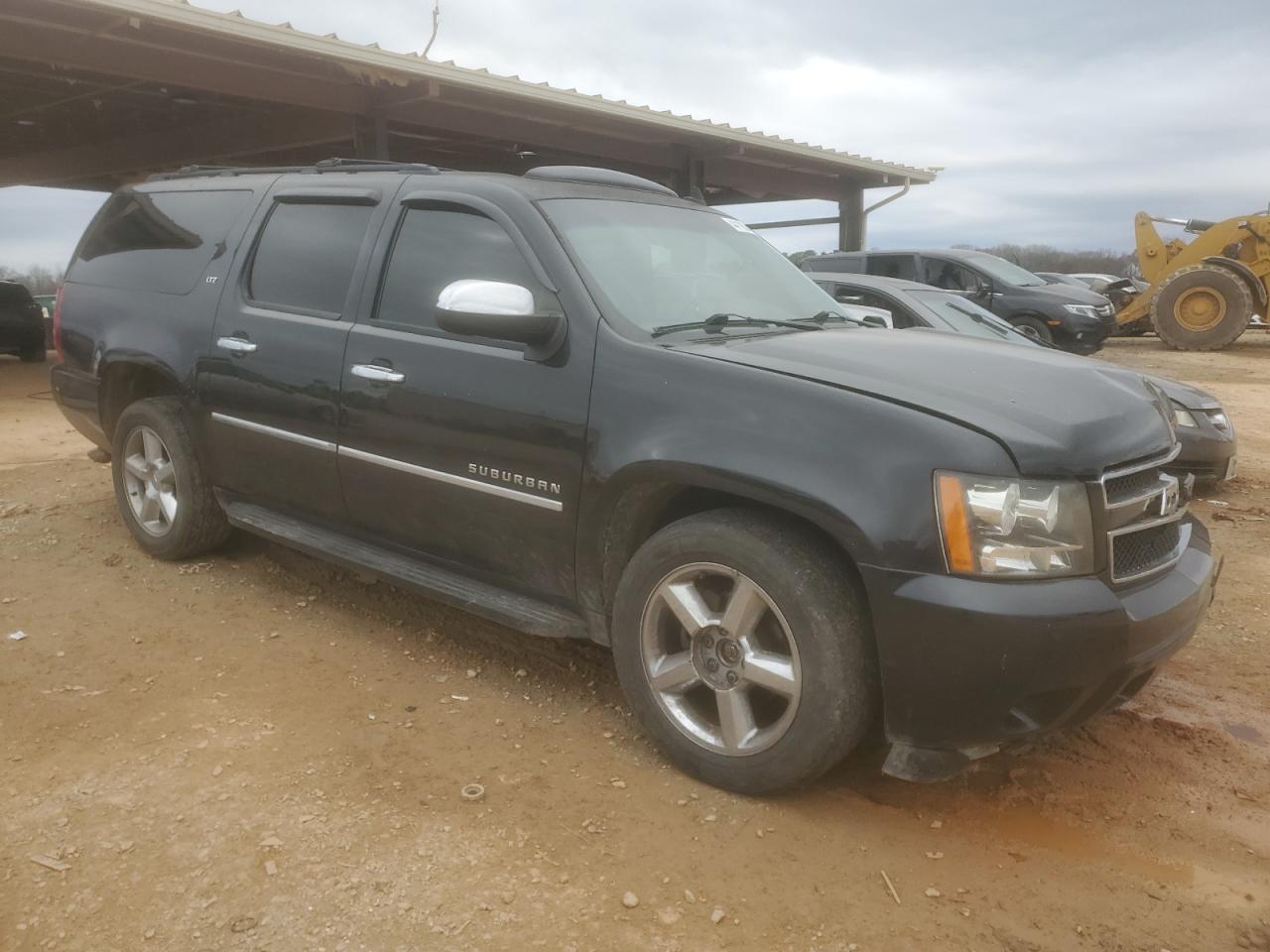 2013 Chevrolet Suburban - Image 4