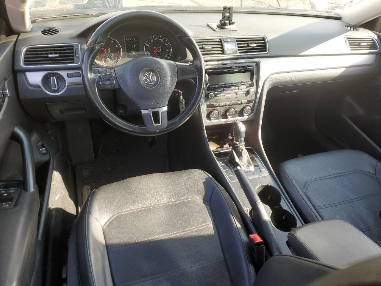 2014 Volkswagen Passat - Image 8