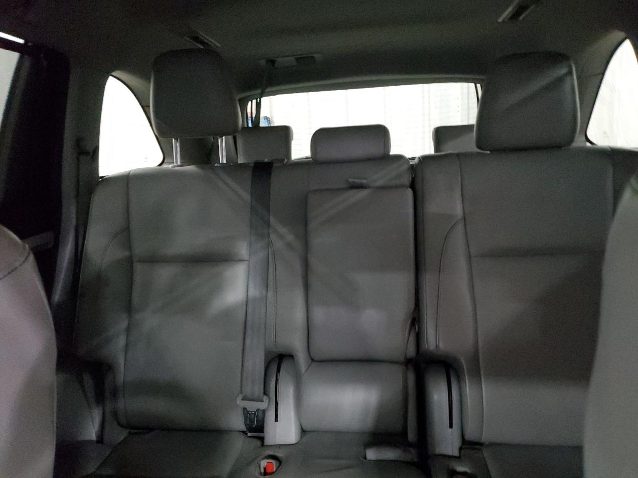 2017 Toyota Highlander - Image 10
