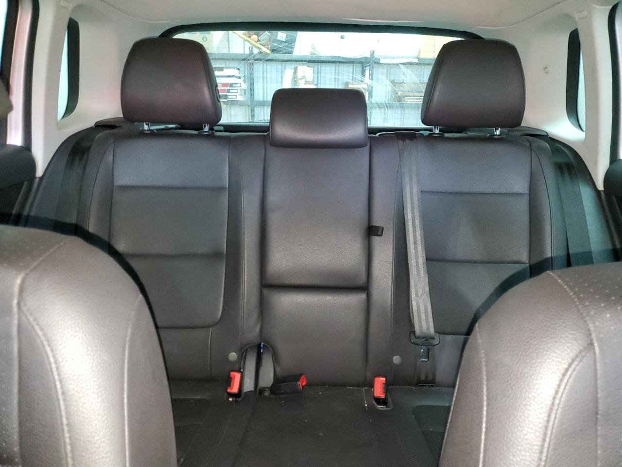 2015 Volkswagen Tiguan - Image 10