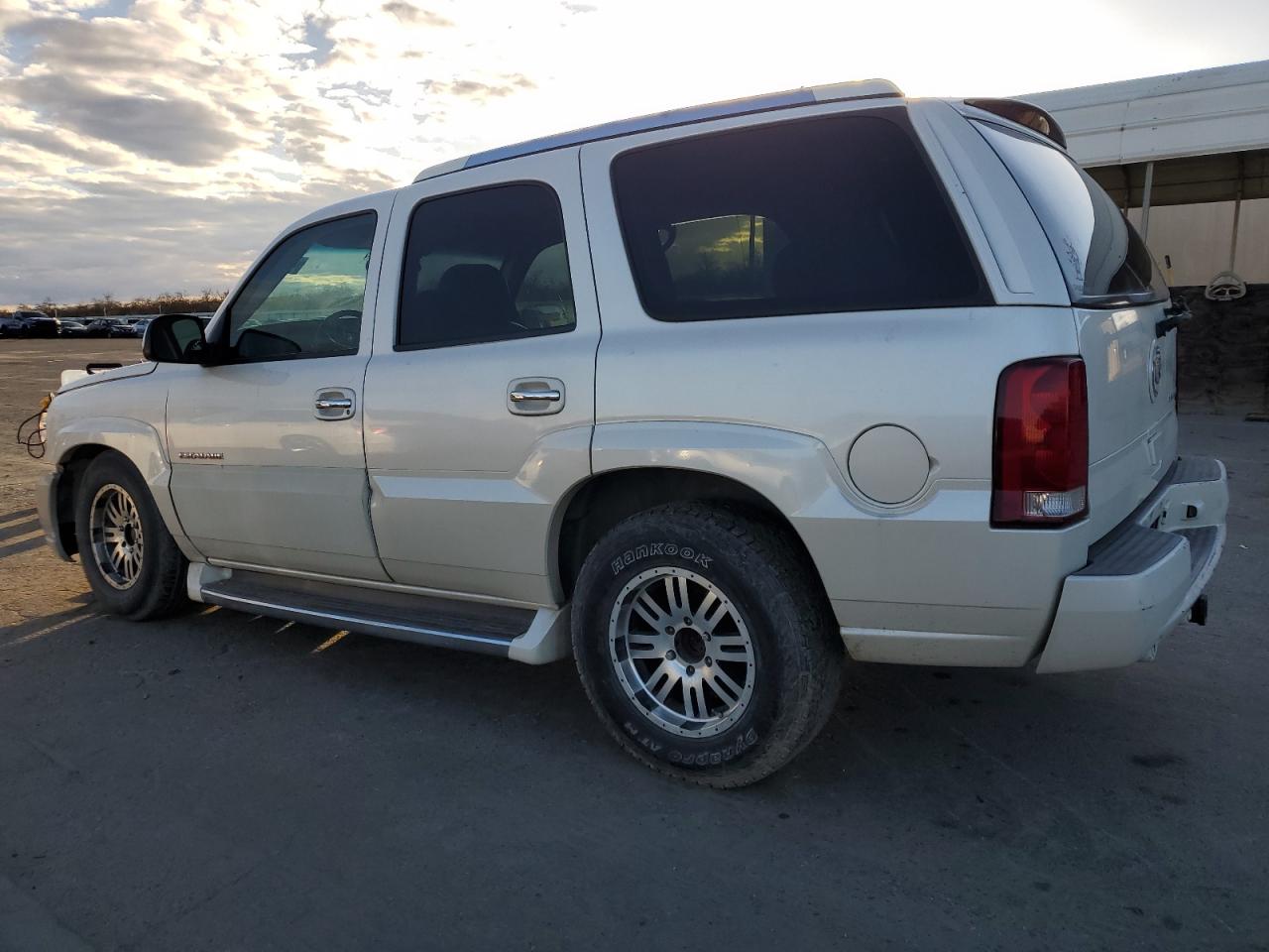 2002 Cadillac Escalade - Image 2