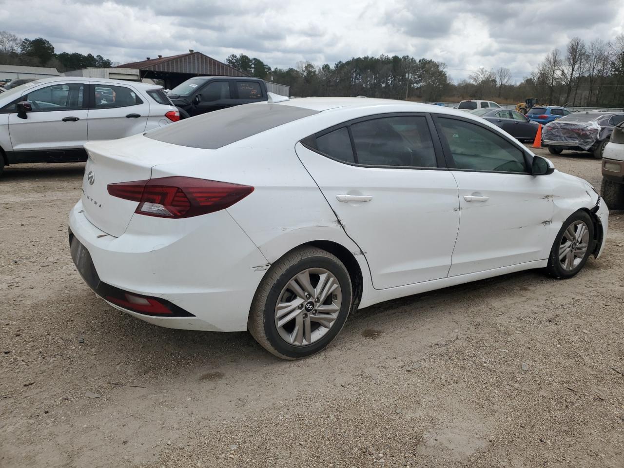 2020 Hyundai Elantra - Image 3