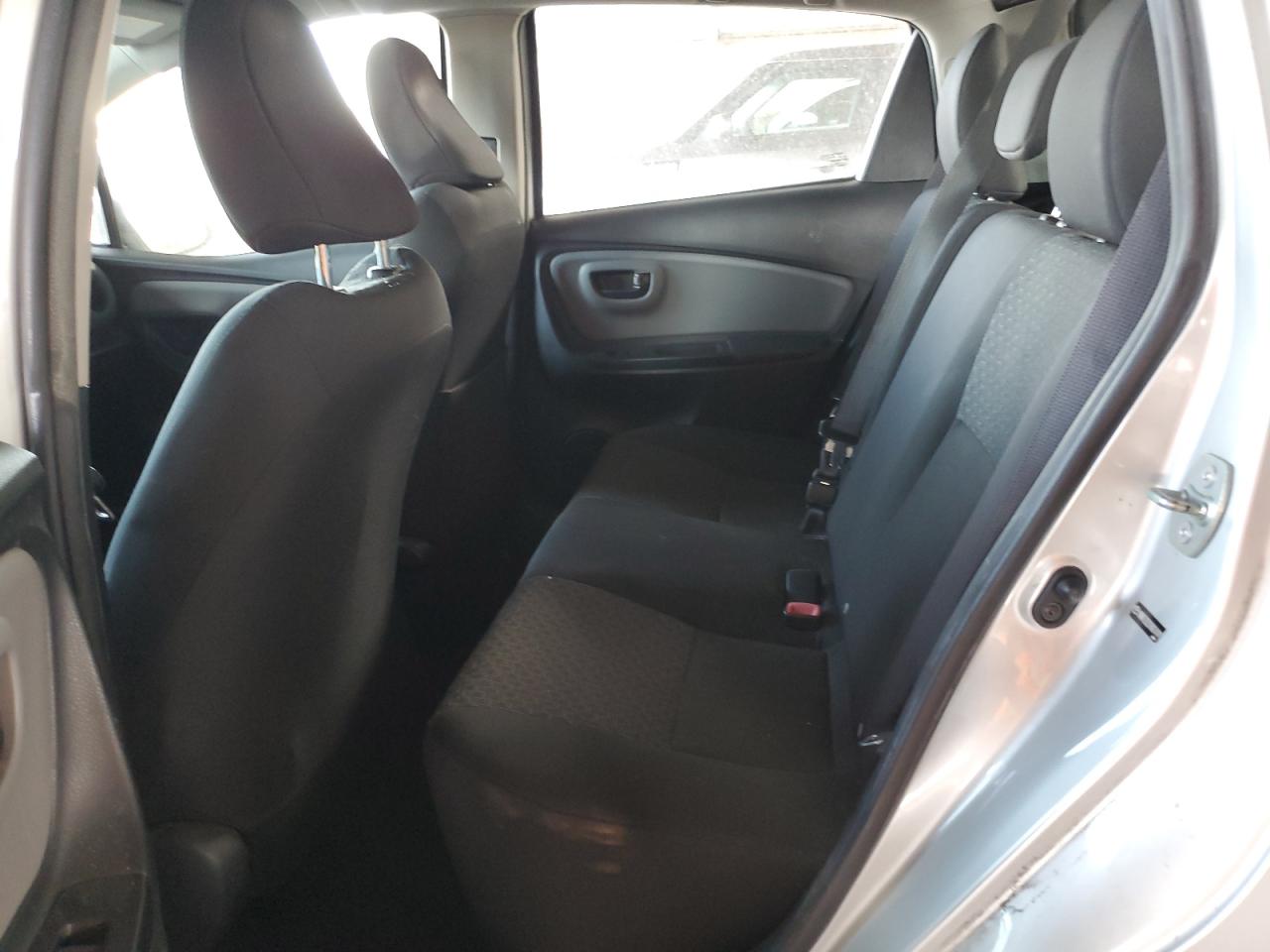 2017 Toyota Yaris - Image 10