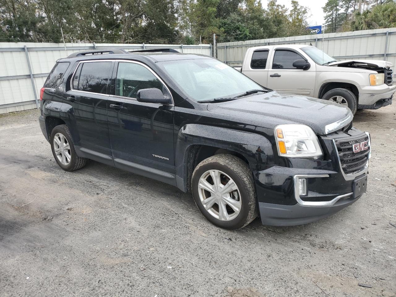 2017 GMC Terrain - Image 4