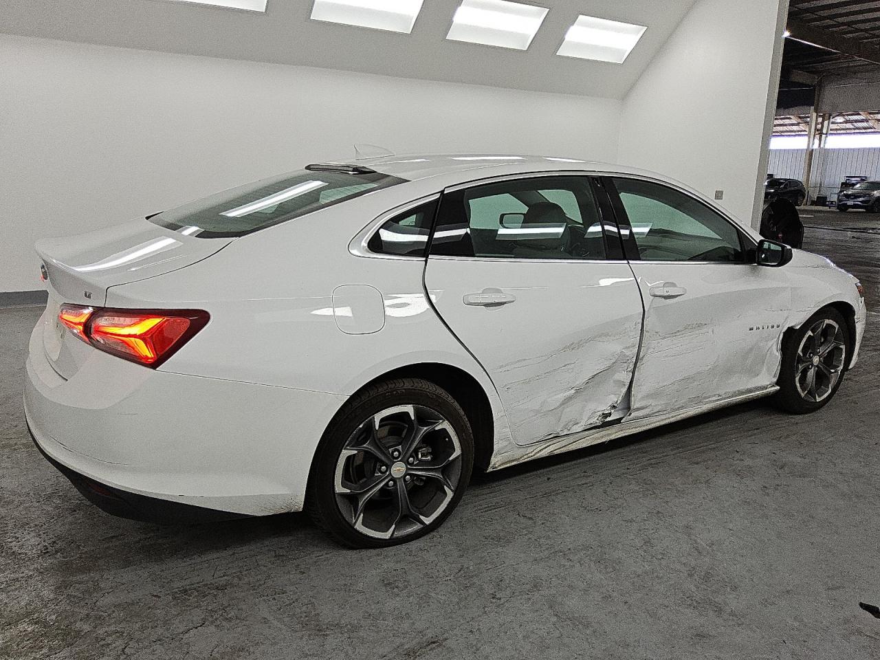 2022 Chevrolet Malibu - Image 3