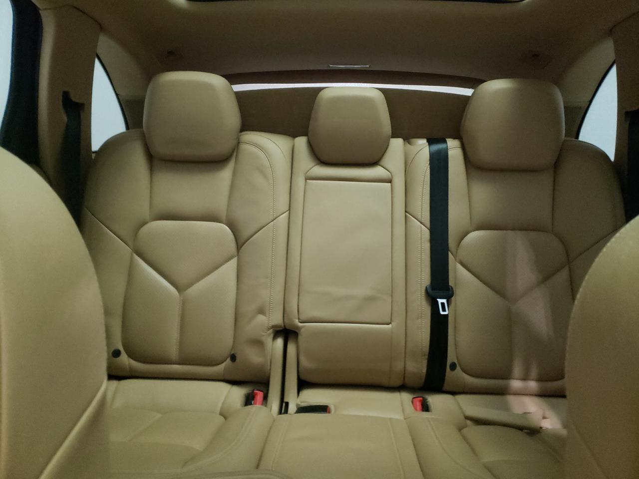 2015 Porsche Cayenne - Image 10