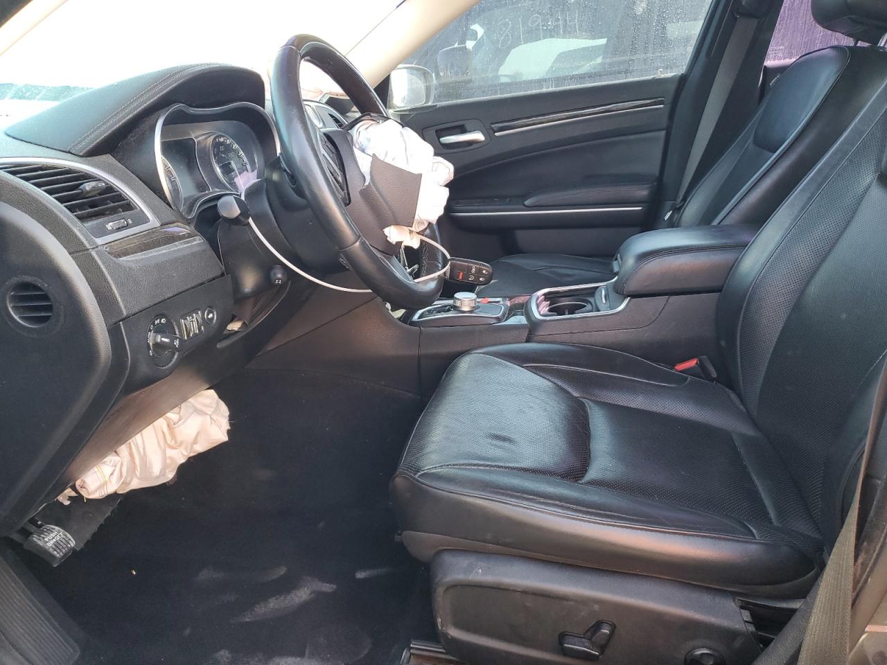 2019 Chrysler 300 - Image 7