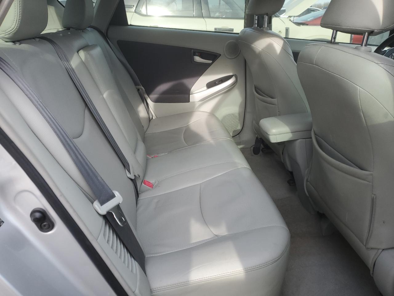 2010 Toyota Prius - Image 10