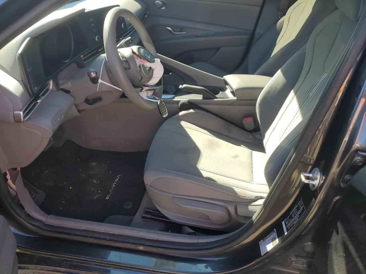 2023 Hyundai Elantra - Image 7