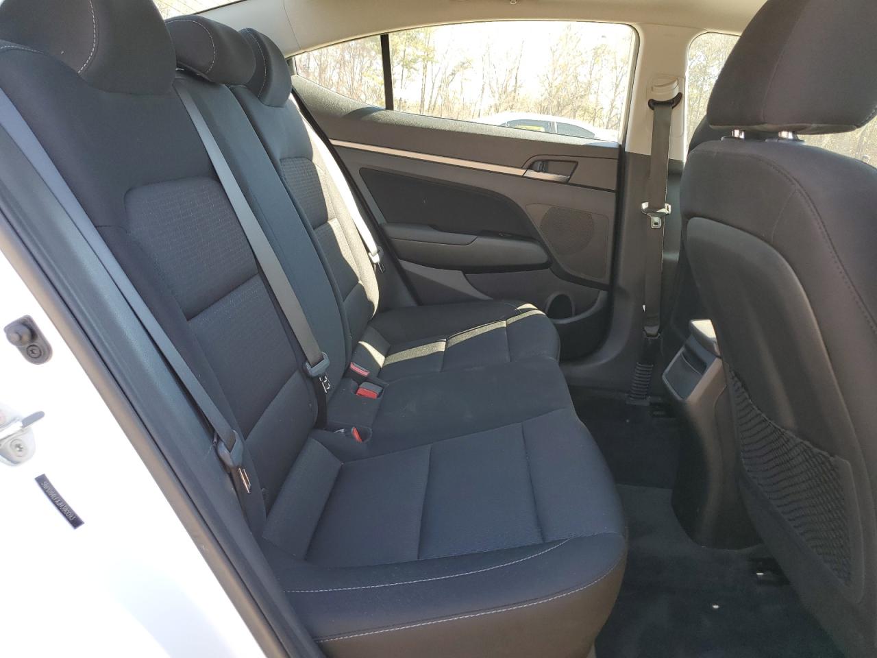 2018 Hyundai Elantra - Image 10