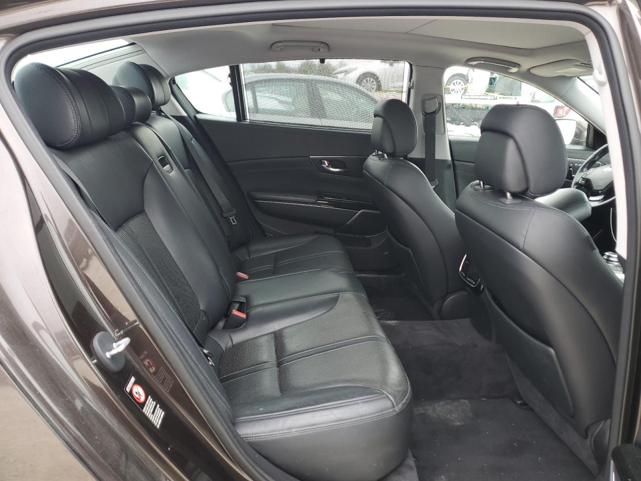 2015 Kia K900 - Image 10