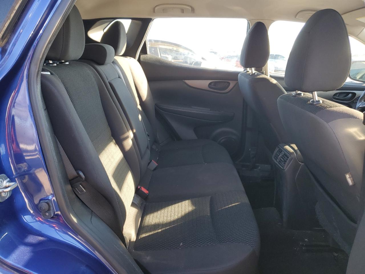 2018 Nissan Rogue - Image 11