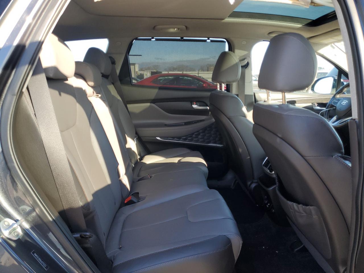 2020 Hyundai Santa Fe - Image 11