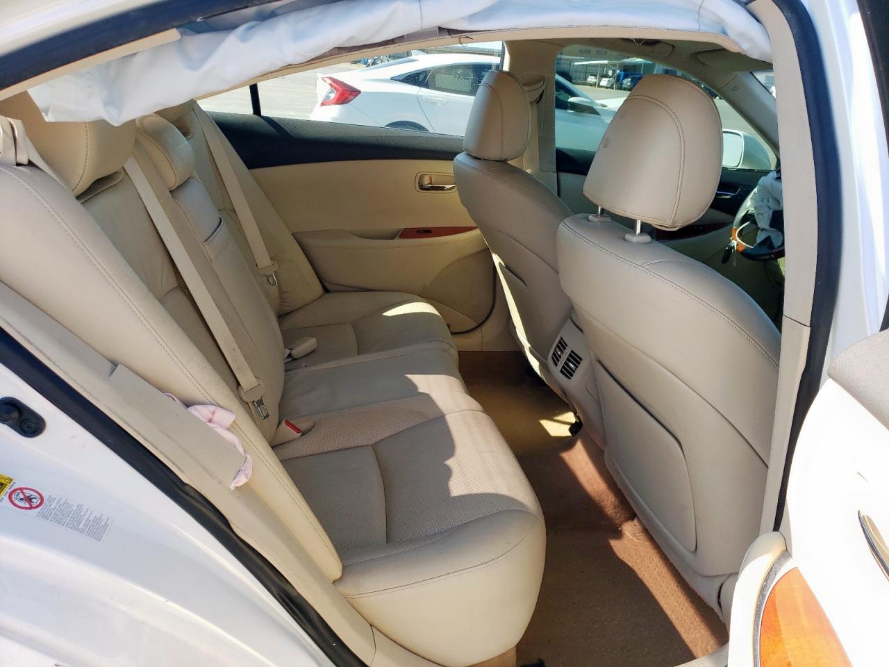 2011 Lexus ES - Image 10