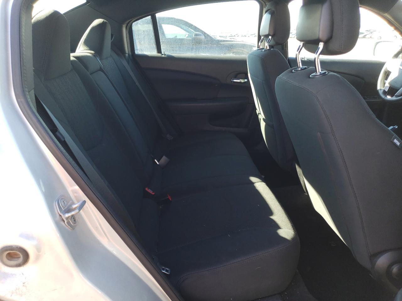 2011 Chrysler 200 - Image 10