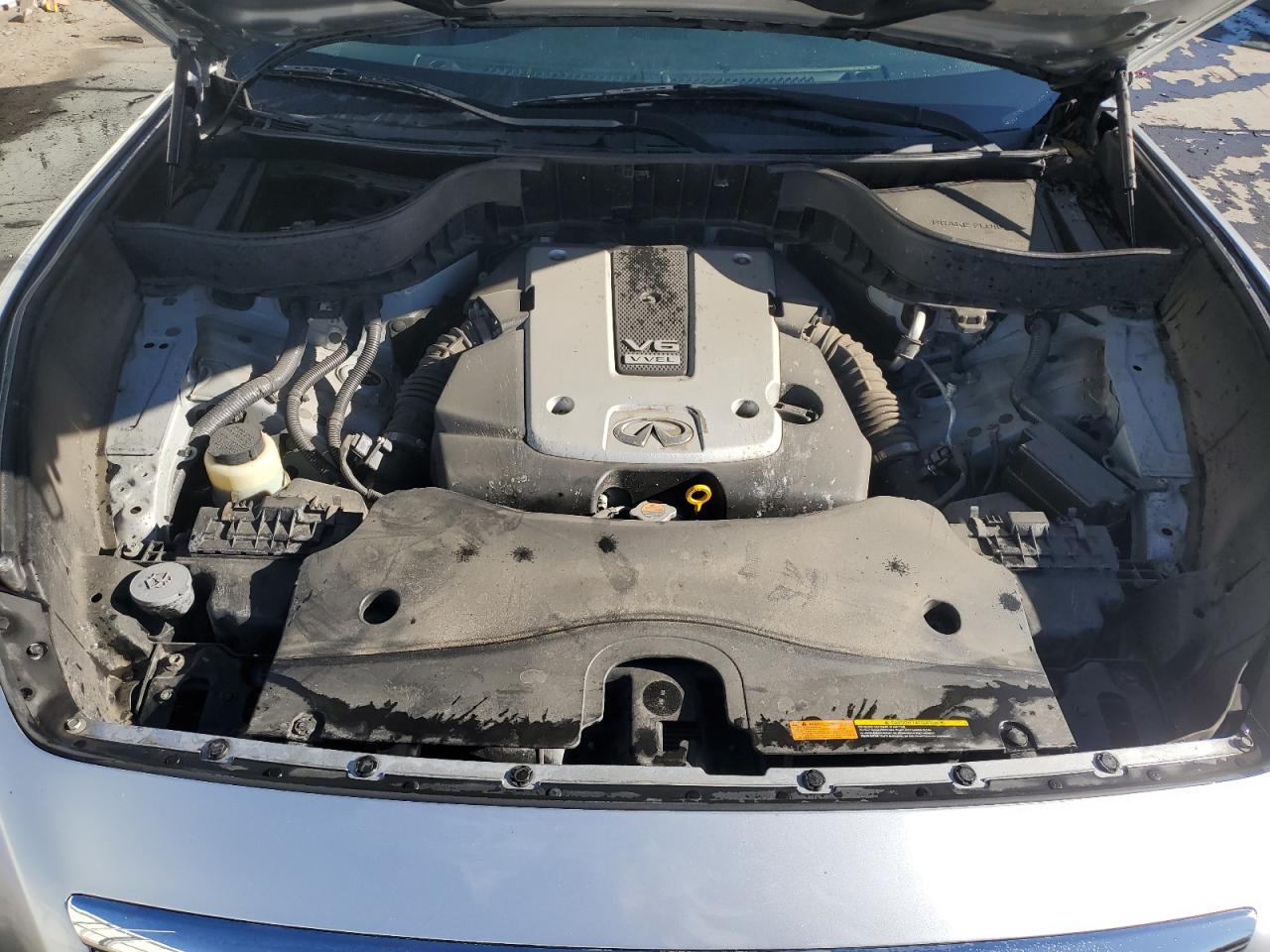 2016 Infiniti QX70 - Image 12