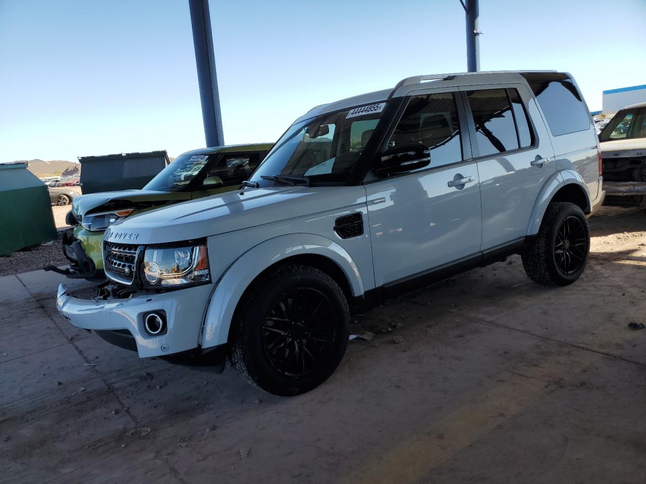 2016 Land Rover LR4 - Image 1