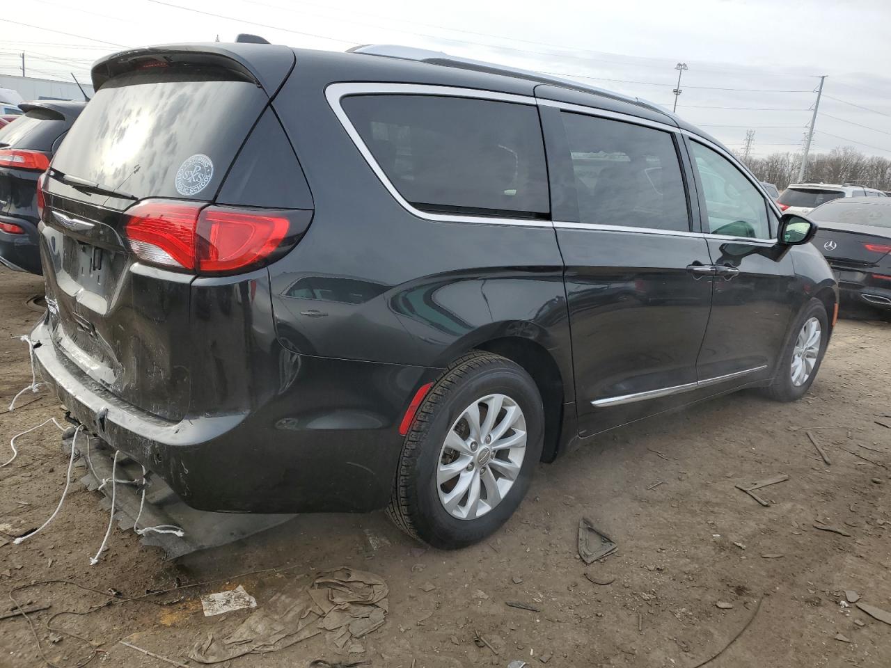 2018 Chrysler Pacifica - Image 3