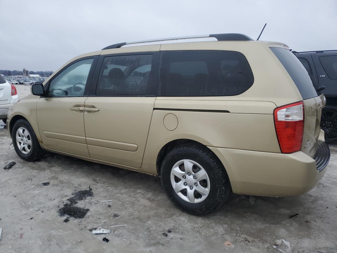 2009 Kia Sedona - Image 2