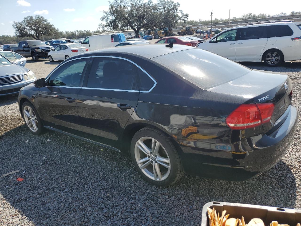 2014 Volkswagen Passat - Image 2