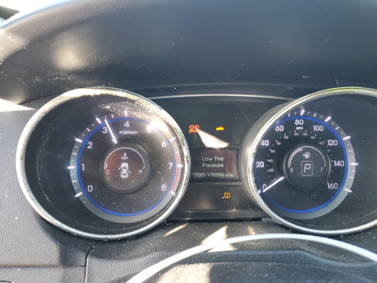 2011 Hyundai Sonata - Image 9