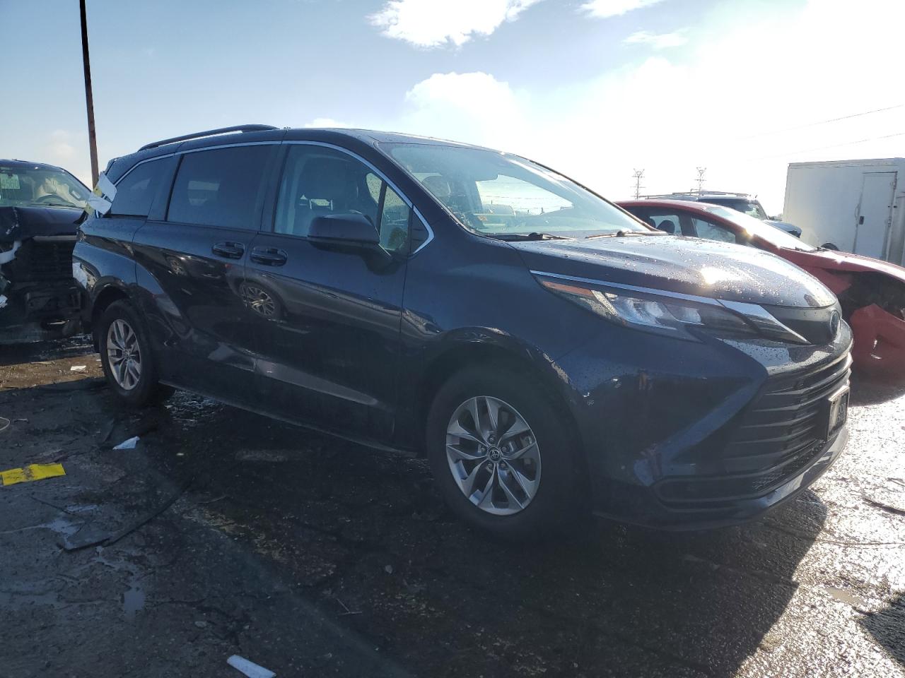 2022 Toyota Sienna - Image 4