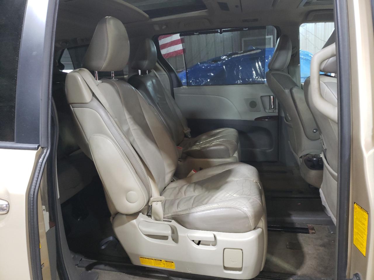 2013 Toyota Sienna - Image 11