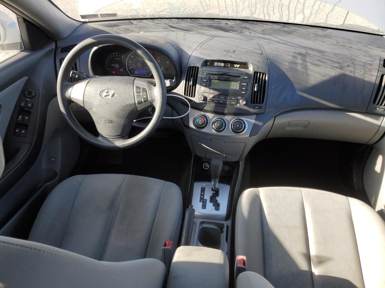 2010 Hyundai Elantra - Image 8