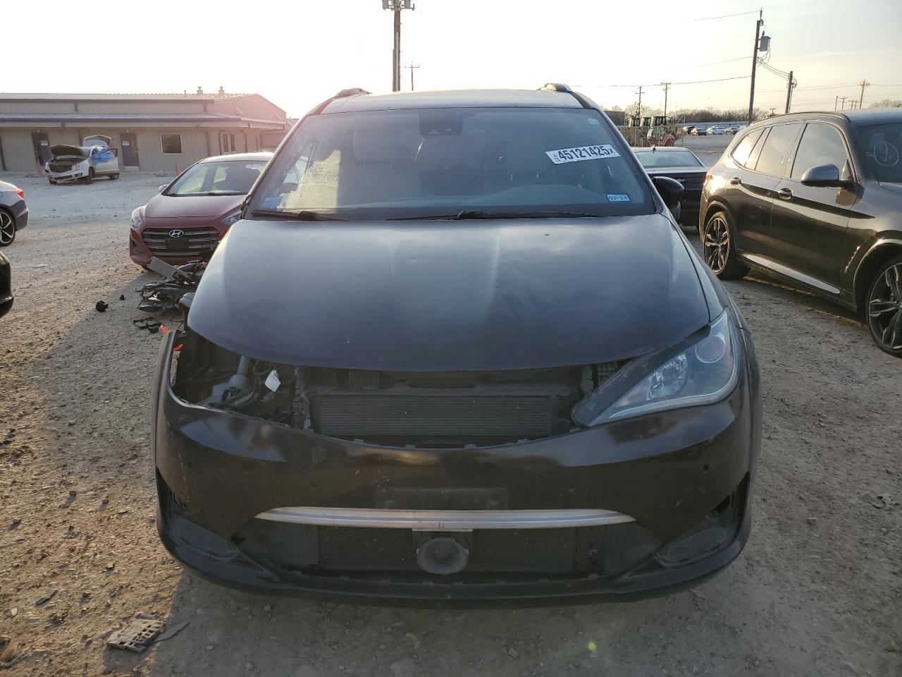 2017 Chrysler Pacifica - Image 5