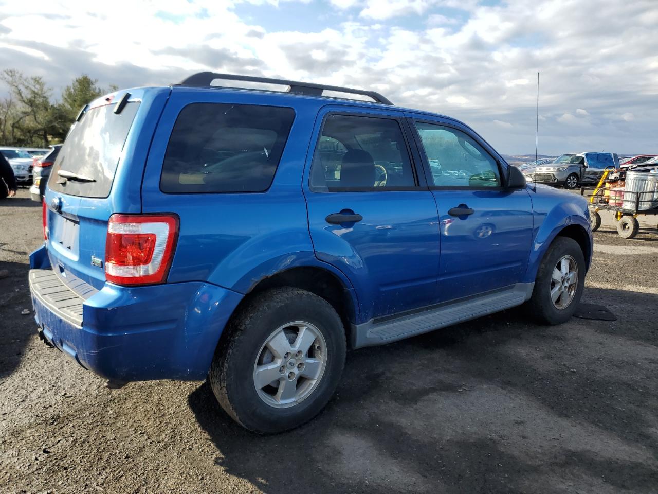 2011 Ford Escape - Image 3