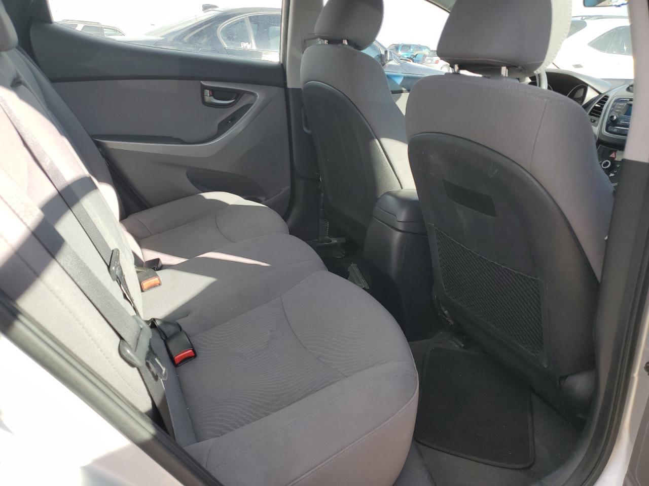 2015 Hyundai Elantra - Image 10