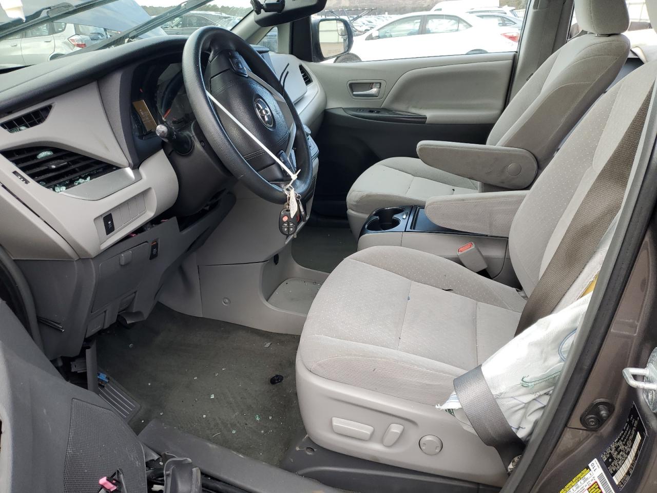 2017 Toyota Sienna - Image 7