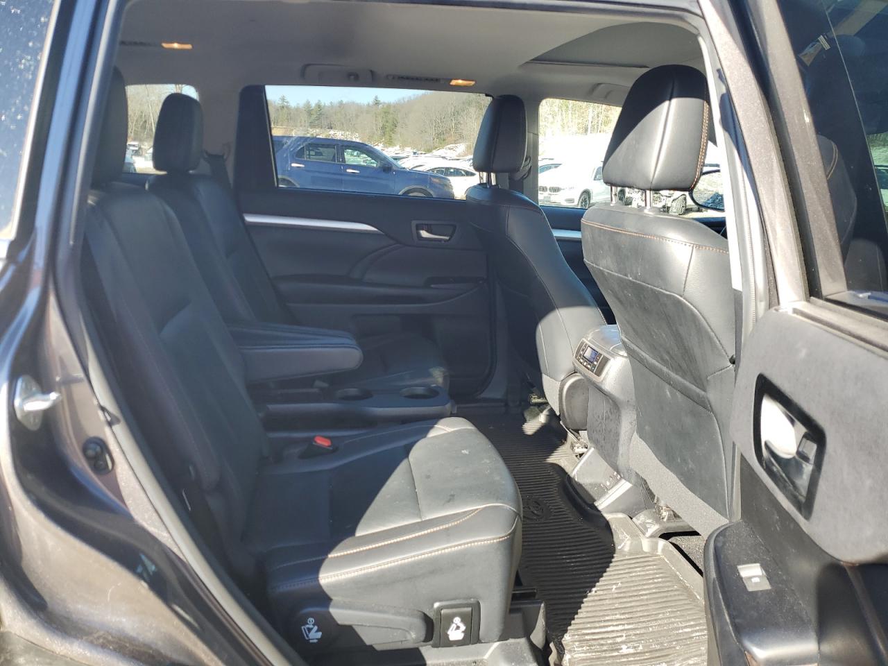 2019 Toyota Highlander - Image 11
