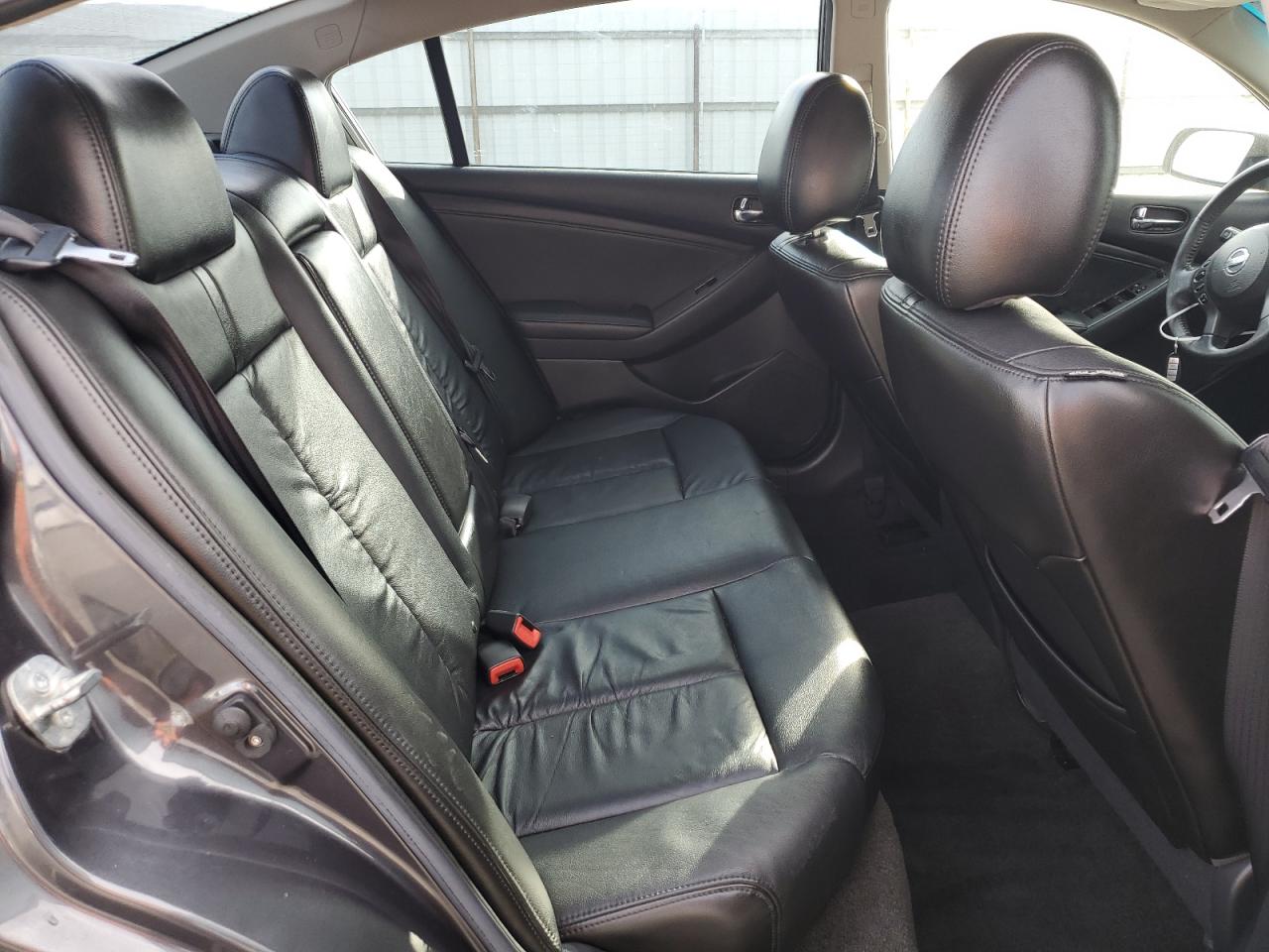 2011 Nissan Altima - Image 10
