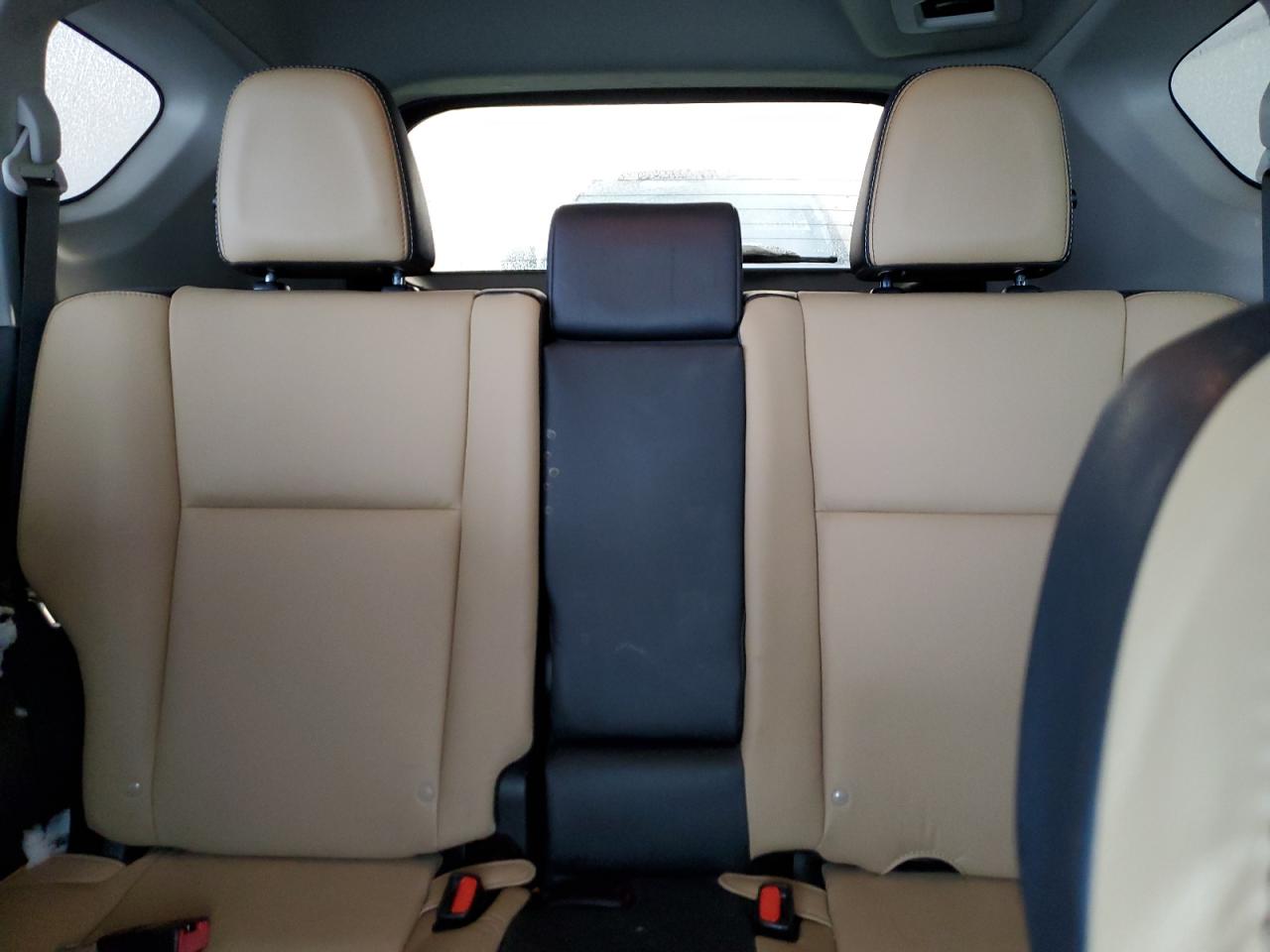 2016 Toyota RAV 4 - Image 10