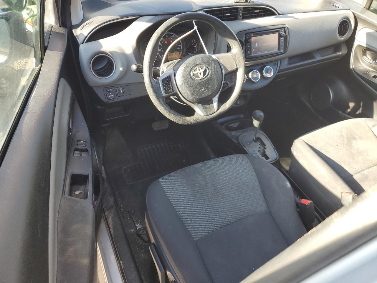 2015 Toyota Yaris - Image 8
