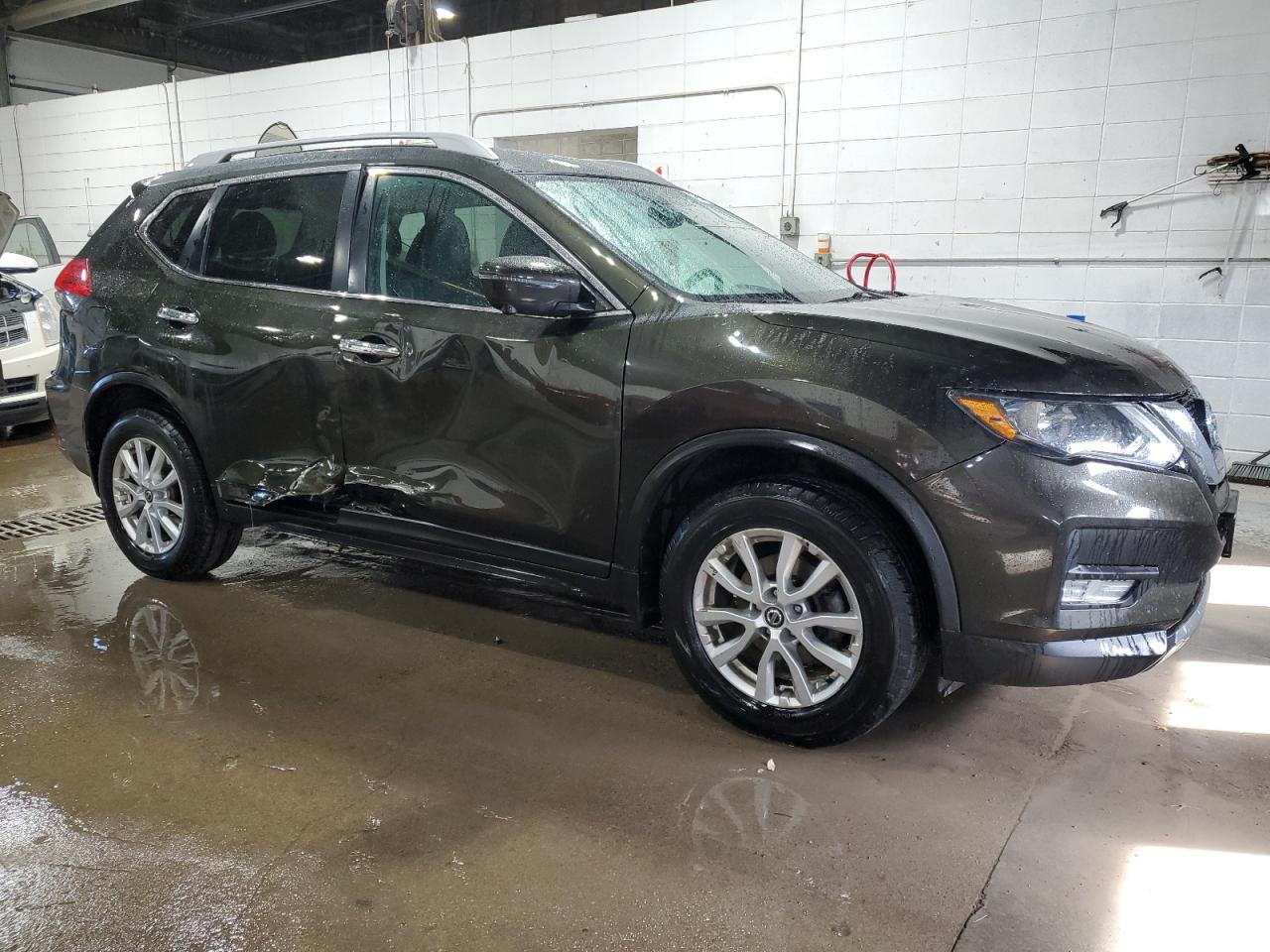 2017 Nissan Rogue - Image 4