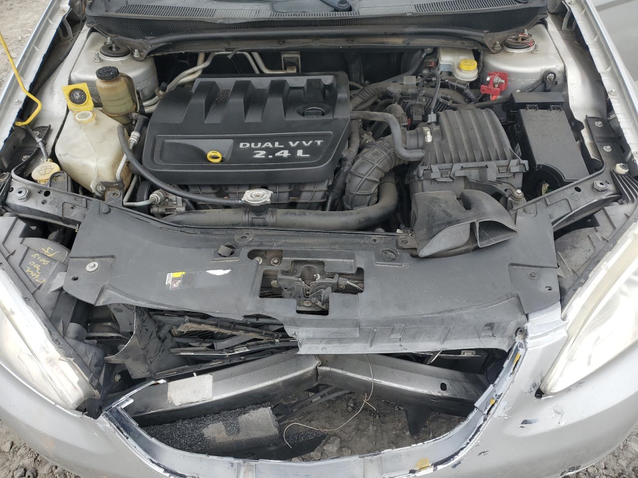 2011 Chrysler 200 - Image 11