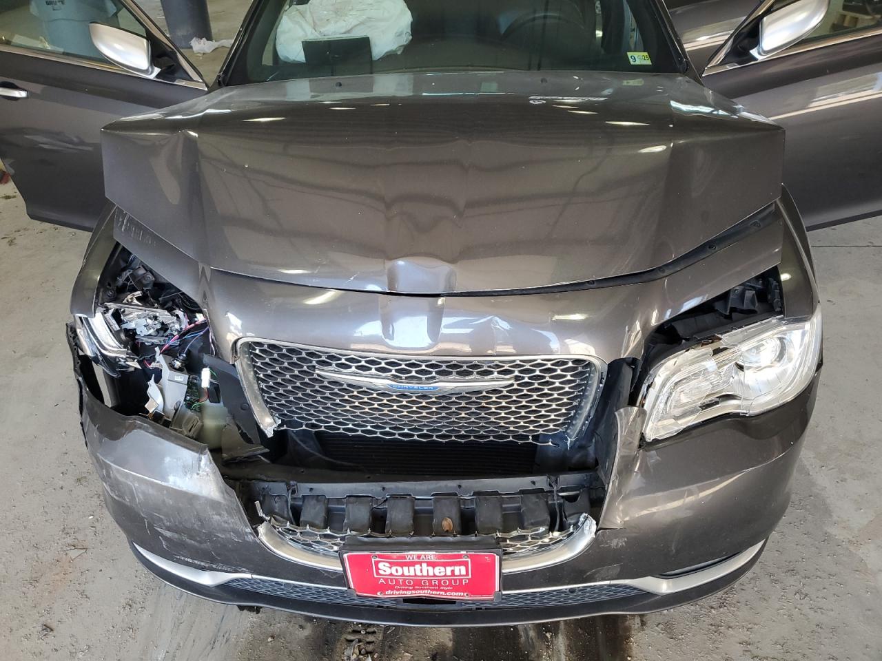 2018 Chrysler 300 - Image 11
