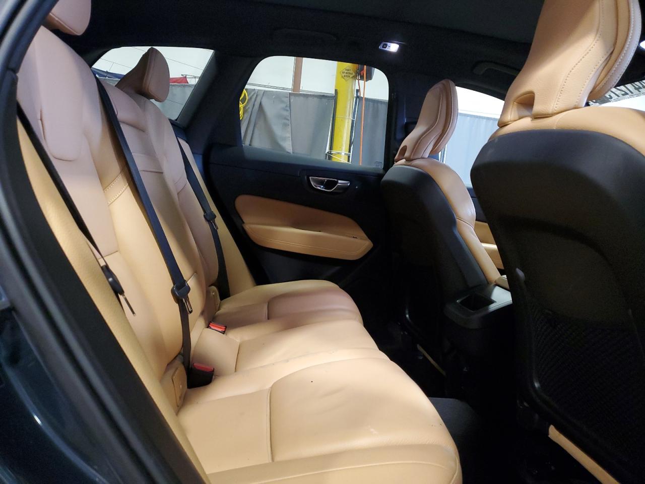 2020 Volvo XC60 - Image 11