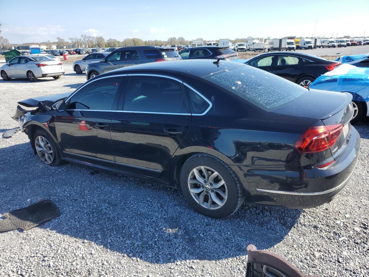 2017 Volkswagen Passat - Image 2