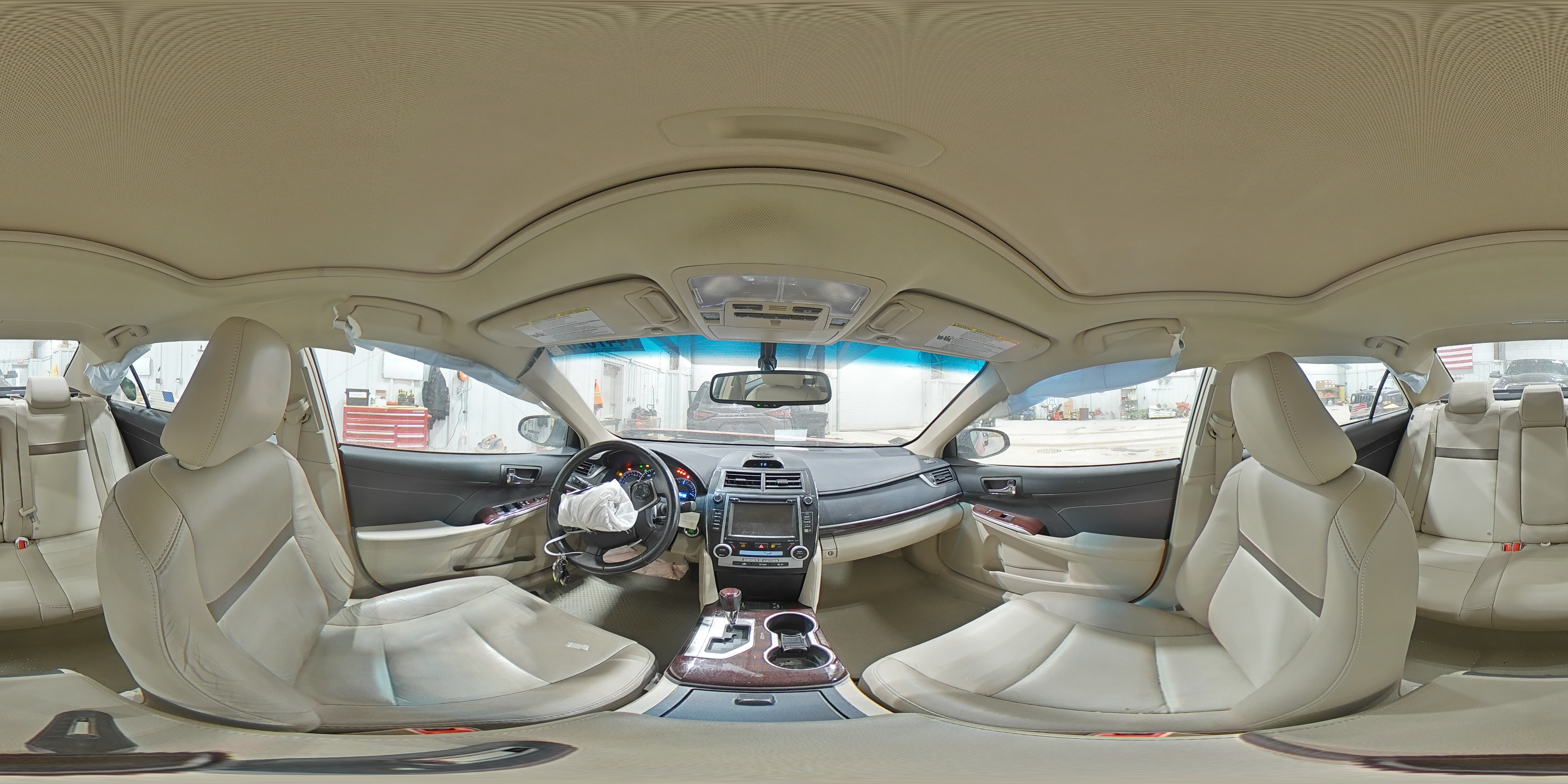 2014 Toyota Camry - Image 13